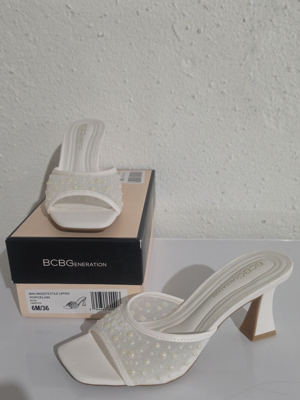 BCBGeneration RYIA Ivory Pearl Mesh Slide Mule sz. 6
